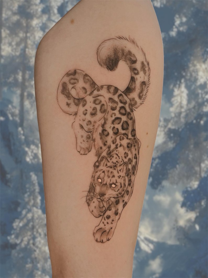 Aadan tatuointityö — mustavalkoista kuvitusta.