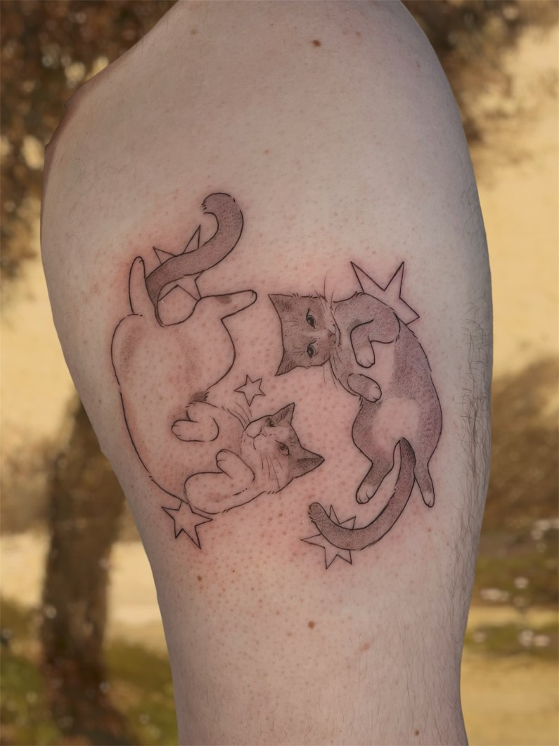Aadan tatuointityö — mustavalkoista kuvitusta.