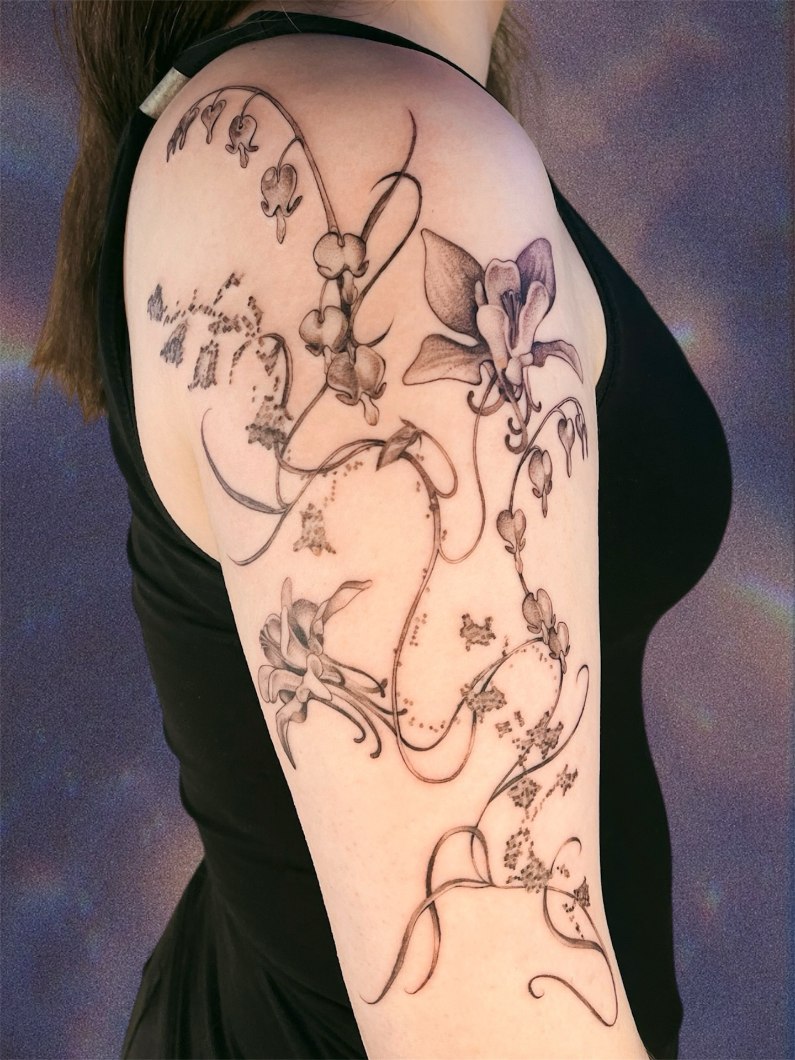 Aadan tatuointityö — mustavalkoista kuvitusta.